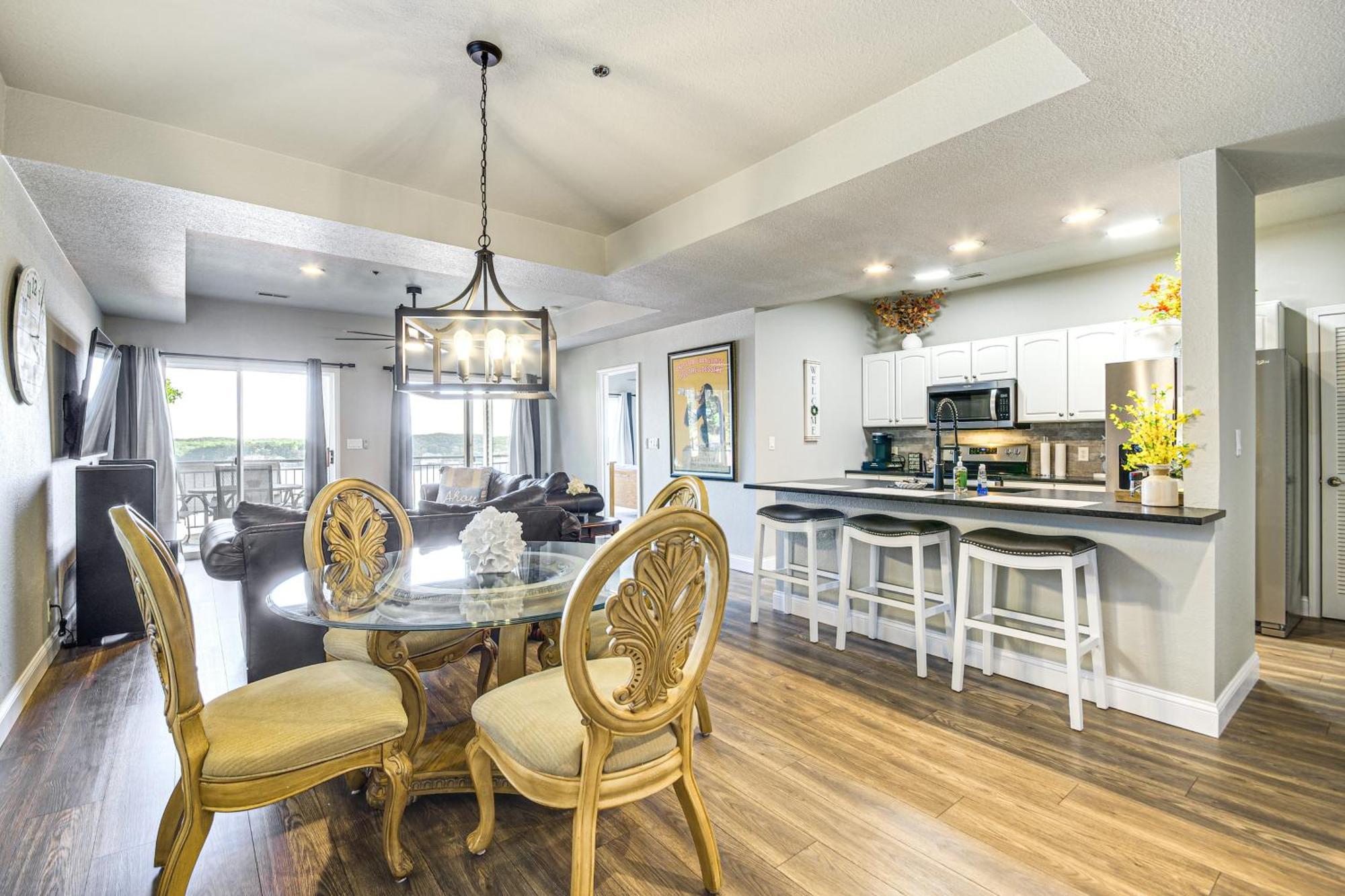 Waterfront Lake Ozark Condo With Deck And Pools Экстерьер фото